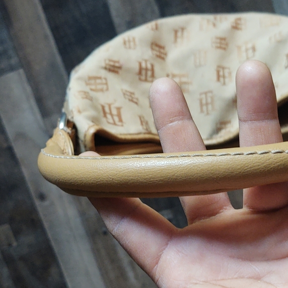 Tommy Hilfiger Tan Shoulder Bag - Picture 12 of 17
